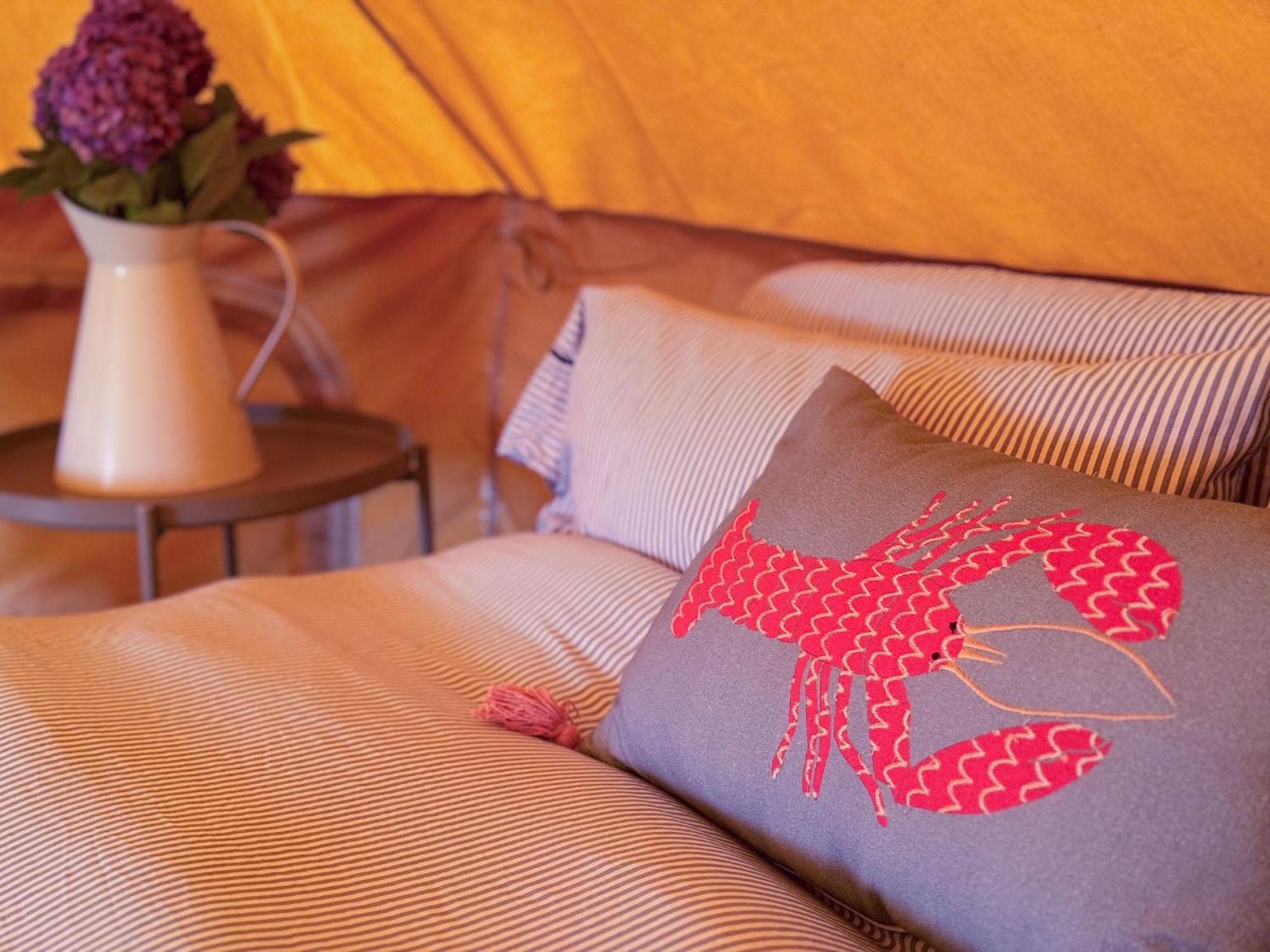 Fully Furnished Bell Tent 3 Carlyon Bay Exteriör bild